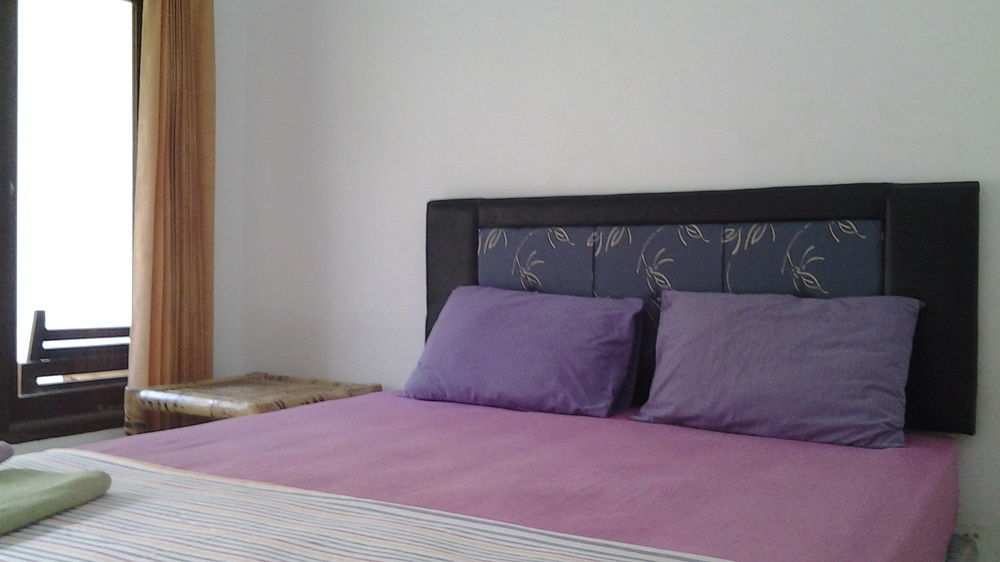 Family Garden Homestay Mangsit Exterior foto