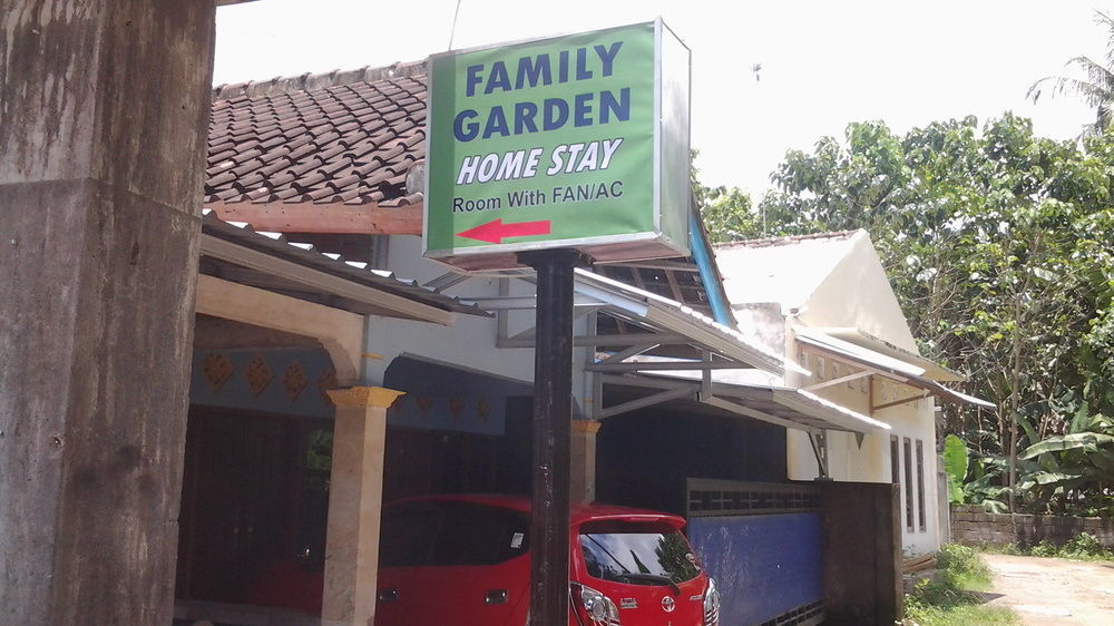 Family Garden Homestay Mangsit Exterior foto