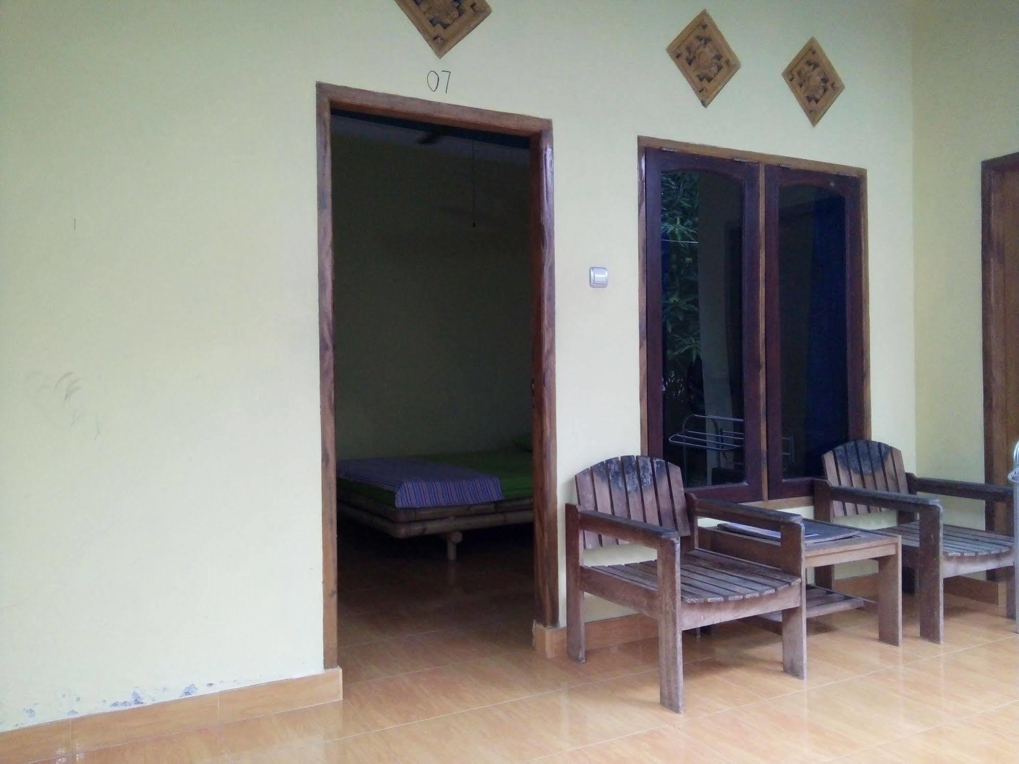 Family Garden Homestay Mangsit Exterior foto