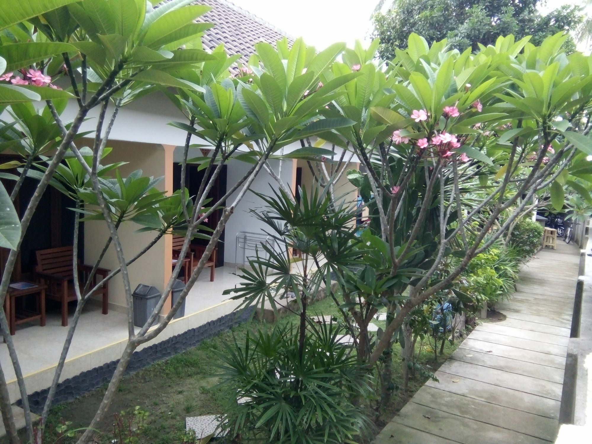 Family Garden Homestay Mangsit Exterior foto
